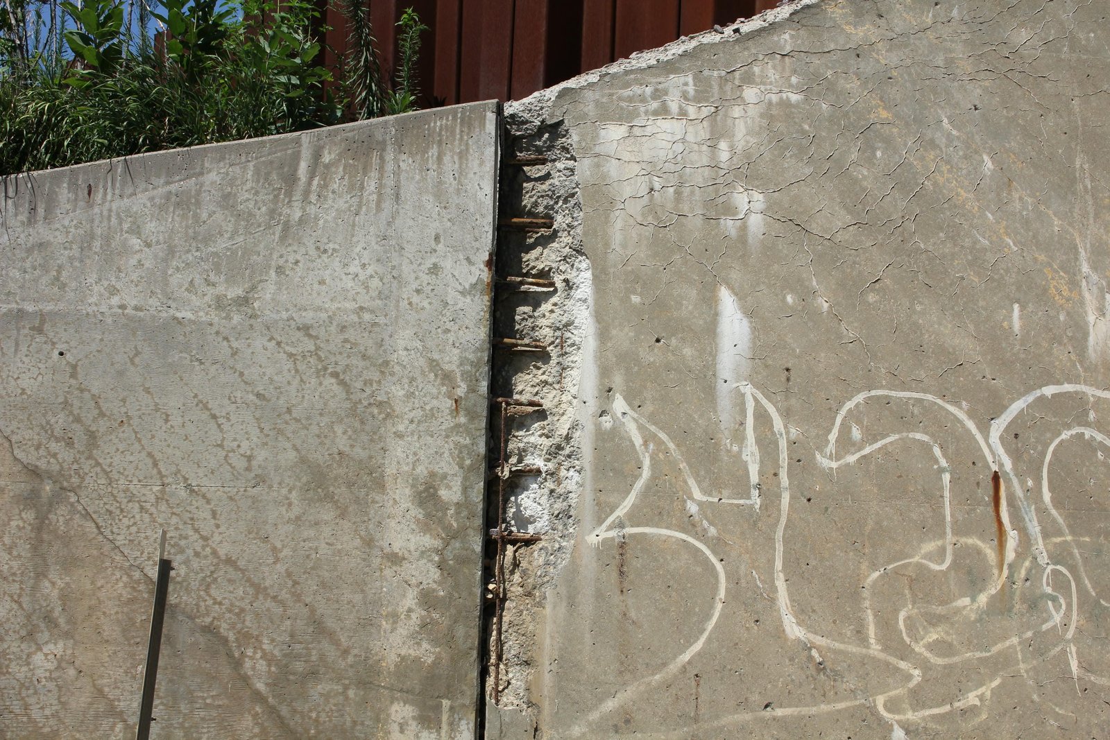 Separation at wing wall